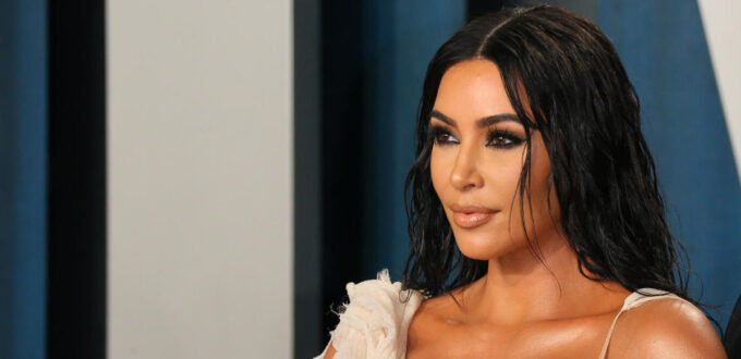 kim-kardashian-and-other-celebrities-accused-of-cryptocurrency-“pump-and-dump”-–-cbs-news