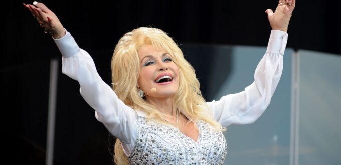 dolly-parton-to-release-nfts-in-partnership-with-james-patterson-–-harper’s-bazaar