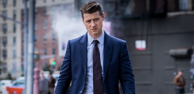gotham’s-ben-mckenzie-breaks-down-the-problem-with-crypto-in-response-to-jon-favreau’s-podcast-–-cbr-–-comic-book-resources
