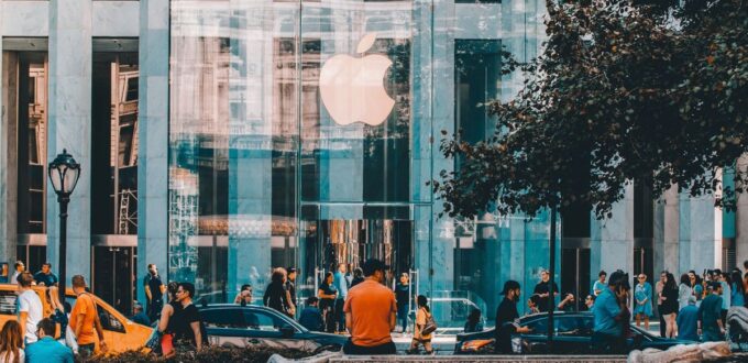 ‘apple-must-be-stopped’:-tech-giant-entering-nft-space-but-wants-its-30%-cut-—-backlash-ensues-–-apple-(n-–-benzinga