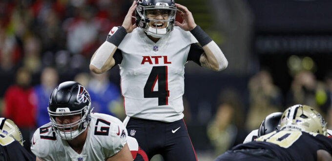 desmond-ridder’s-nfl-debut-ends-with-a-thud,-but-falcons-still-alive-in-nfc-south-race-–-yahoo-sports